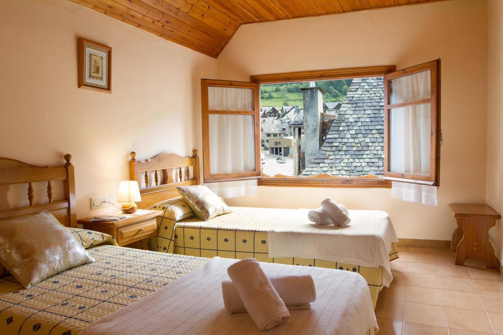 Hostal Aiguamog Salardú Εξωτερικό φωτογραφία